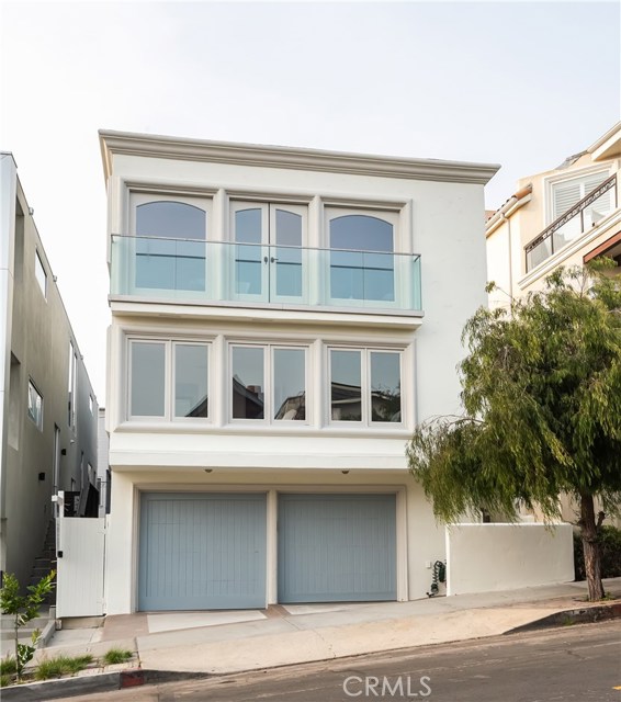 225 1st Street, Manhattan Beach, California 90266, 3 Bedrooms Bedrooms, ,Residential,Sold,1st,SB20187308