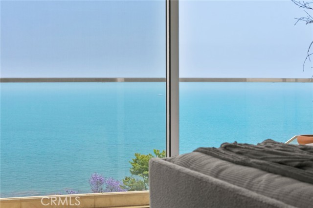 900 Gainsborough Drive, Laguna Beach CA: https://media.crmls.org/medias/e76b6197-1ecc-43e6-b845-2710897192ca.jpg