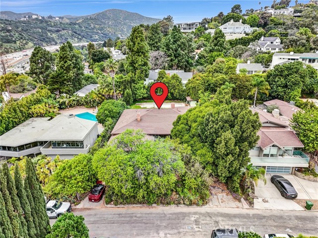 Detail Gallery Image 42 of 46 For 11500 Thurston, Los Angeles,  CA 90049 - 4 Beds | 4 Baths