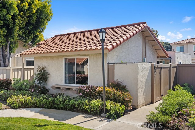 40 Tangerine, Irvine CA: https://media.crmls.org/medias/e76c4e14-4c81-49c1-8f45-130d9abc71d1.jpg