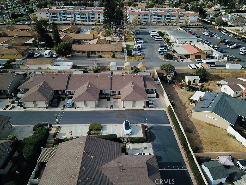 https://media.crmls.org/medias/e76ce7fa-cad5-425d-92f1-bfd0a5953db0.jpg?preset=X-Large
