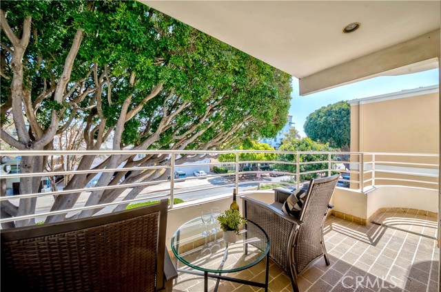 Detail Gallery Image 16 of 43 For 938 2nd St #301,  Santa Monica,  CA 90403 - 2 Beds | 2/1 Baths