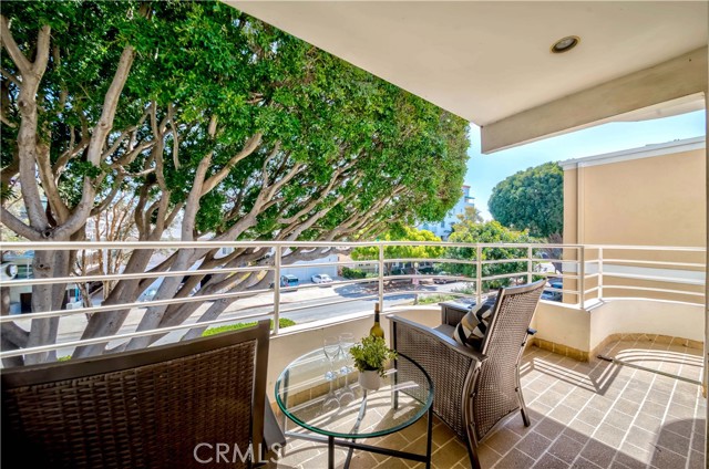 Detail Gallery Image 16 of 43 For 938 2nd St #301,  Santa Monica,  CA 90403 - 2 Beds | 2/1 Baths