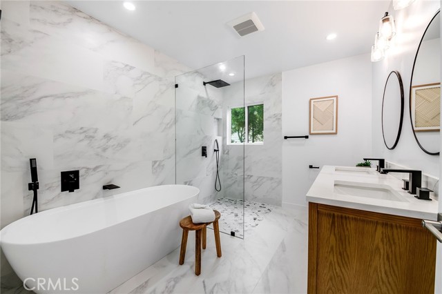 12520 Gilmore Avenue, Los Angeles CA: https://media.crmls.org/medias/e76e10e8-685c-4342-a404-f5e81276c292.jpg