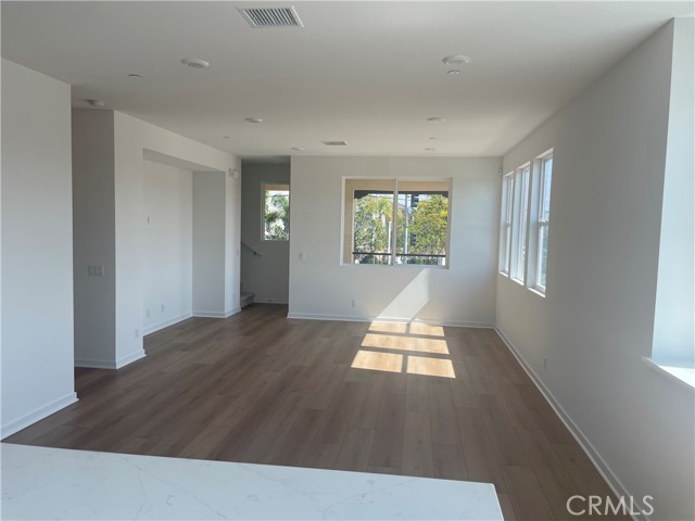 Detail Gallery Image 10 of 15 For 17972 Olivia Ln, Huntington Beach,  CA 92646 - 3 Beds | 3/1 Baths