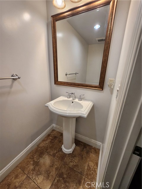 Detail Gallery Image 17 of 29 For 1835 Barrington #202,  Los Angeles,  CA 90025 - 3 Beds | 3 Baths