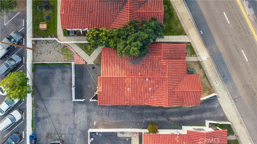 https://media.crmls.org/medias/e76f2050-511e-416f-8f1a-9267070842d2.jpg?preset=X-Large