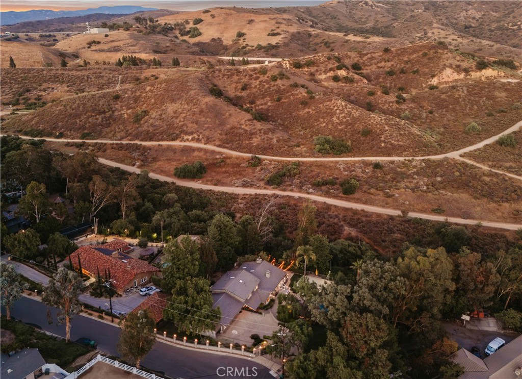 https://media.crmls.org/medias/e76f8160-52a3-40a7-9930-8f5ca284f9d4.jpg?preset=X-Large