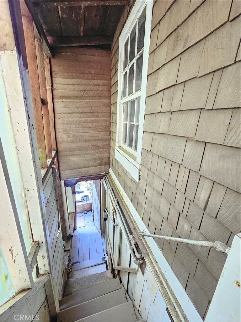 https://media.crmls.org/medias/e76f8978-7320-483a-9d4d-594ffa410b1d.jpg?preset=X-Large