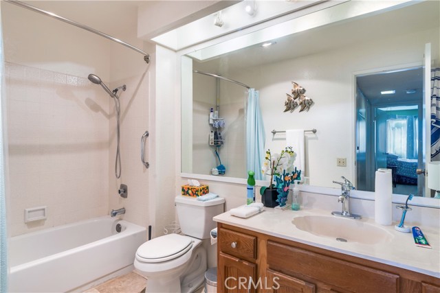 242 E Fern Avenue, Redlands CA: https://media.crmls.org/medias/e76fd9bb-d9d1-4fd8-893e-ff6e41cbb973.jpg
