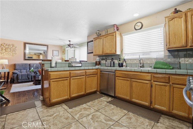 Detail Gallery Image 13 of 64 For 15342 Kearny, Adelanto,  CA 92301 - 5 Beds | 3 Baths