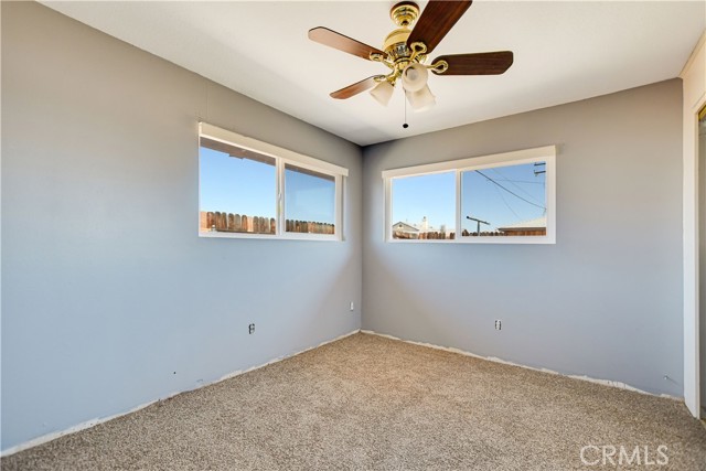Detail Gallery Image 4 of 10 For 13388 Mohawk Rd, Apple Valley,  CA 92308 - 3 Beds | 2 Baths