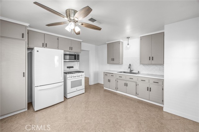 Detail Gallery Image 15 of 37 For 12704 California St, Yucaipa,  CA 92399 - 4 Beds | 2/1 Baths