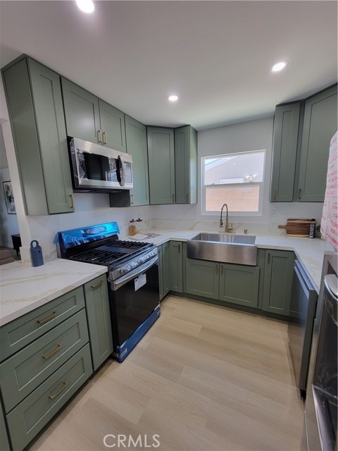 Detail Gallery Image 7 of 57 For 6526 Corinne Cir, Buena Park,  CA 90620 - 5 Beds | 2/1 Baths