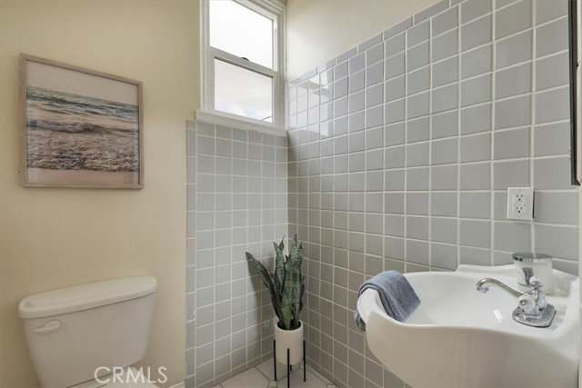Detail Gallery Image 5 of 9 For 2913 Brighton Ave, Los Angeles,  CA 90018 - 4 Beds | 2/1 Baths