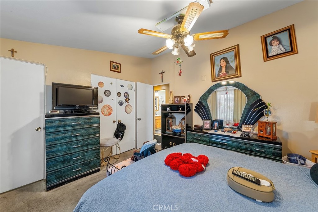 https://media.crmls.org/medias/e771d8f3-a0eb-43b3-907d-576cf4684167.jpg?preset=X-Large