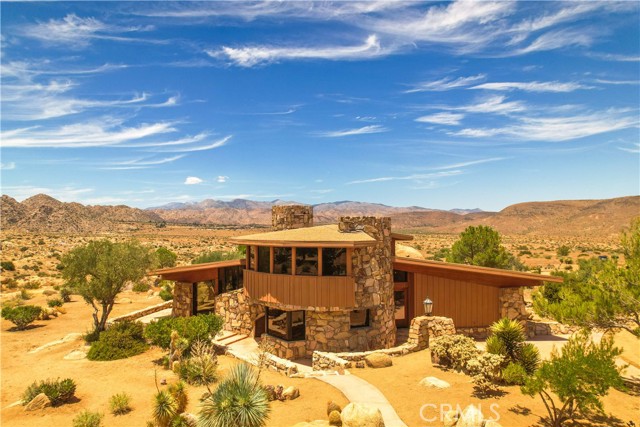 Detail Gallery Image 7 of 75 For 55290 Flying Tigers Rd, Pioneertown,  CA 92268 - 4 Beds | 3 Baths