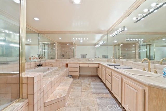 6011 Paseo La Vista, Woodland Hills CA: https://media.crmls.org/medias/e7723b74-5e33-4c75-bf41-2d8303174388.jpg