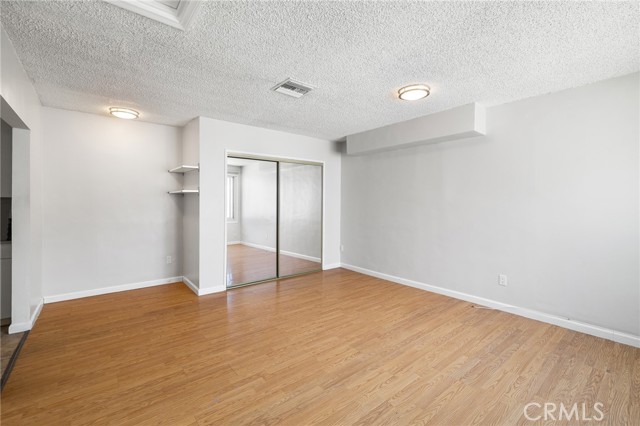 2109 N Dymond Street, Burbank CA: https://media.crmls.org/medias/e772a800-317a-4632-b48c-334170e6fdcf.jpg