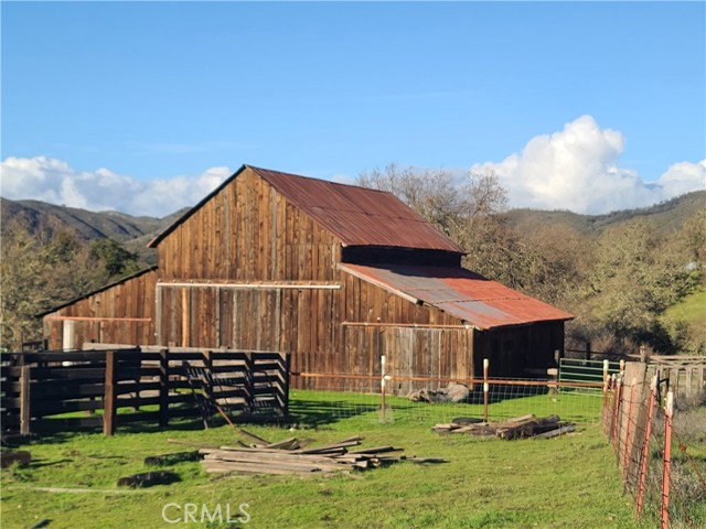 Detail Gallery Image 8 of 21 For 9308 Chimney Rock Rd, Paso Robles,  CA 93446 - 6 Beds | 4 Baths