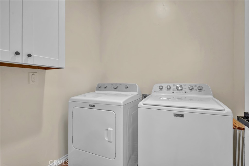 https://media.crmls.org/medias/e77444d9-98ae-4270-839a-d8f73e1f523d.jpg?preset=X-Large