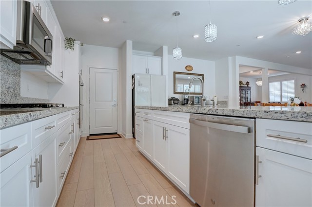 Detail Gallery Image 12 of 75 For 26243 Silver Birch, Menifee,  CA 92584 - 4 Beds | 3/1 Baths