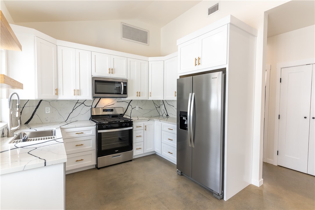 Detail Gallery Image 2 of 8 For 1422 5th, La Verne,  CA 91750 - 2 Beds | 2 Baths