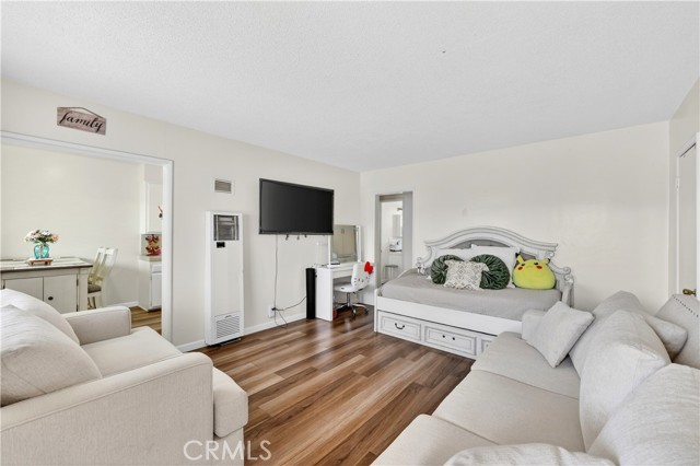 Detail Gallery Image 18 of 75 For 223 N Chester, Compton,  CA 90221 - – Beds | – Baths