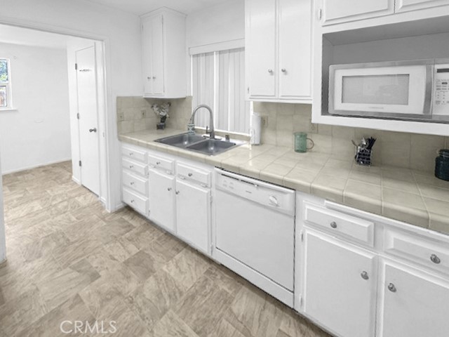 385 E Valley Street, Coalinga CA: https://media.crmls.org/medias/e7762810-baf7-4b23-ad07-74efbf50dc95.jpg