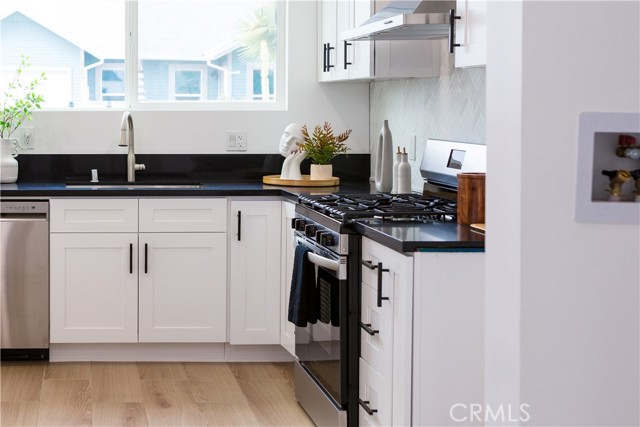 5106 O Sullivan Drive, Los Angeles CA: https://media.crmls.org/medias/e7763974-f8c2-48c1-8d35-84e9f53068d6.jpg