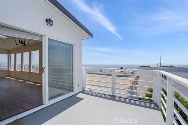 221 33rd Street, Manhattan Beach, California 90266, 3 Bedrooms Bedrooms, ,1 BathroomBathrooms,Residential,Sold,33rd,SB22087208