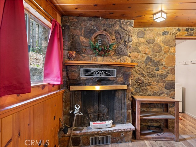 Detail Gallery Image 11 of 28 For 22835 Waters Dr, Crestline,  CA 92325 - 2 Beds | 1 Baths