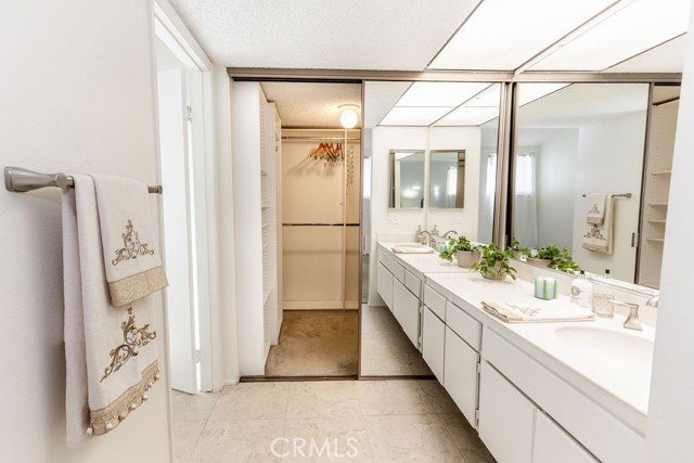 805 Vista Ct, Brea CA: https://media.crmls.org/medias/e7776857-9fbb-41a9-b2dc-1d54d802cd93.jpg