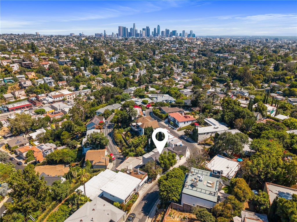 https://media.crmls.org/medias/e777bb0d-3998-4d42-87f0-f35c757835f9.jpg?preset=X-Large