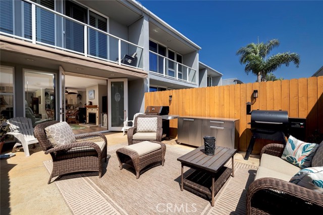 4006 Aladdin Drive, Huntington Beach CA: https://media.crmls.org/medias/e777fcc7-f6fe-4456-a325-d5cde5c6fdc6.jpg