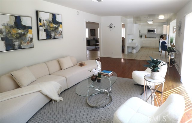 20254 Stagg Street, Winnetka CA: https://media.crmls.org/medias/e77805c7-42da-4a81-8771-8fd71ef600db.jpg