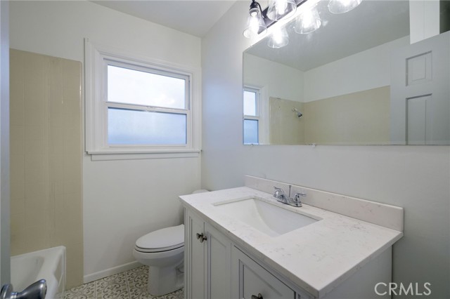 2905 Oak Avenue, Manhattan Beach, California 90266, 2 Bedrooms Bedrooms, ,1 BathroomBathrooms,Residential,Sold,Oak,SB24125478