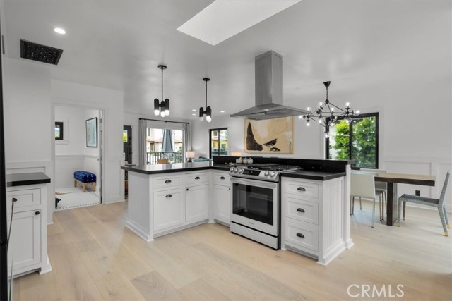 1012 10th Street, Manhattan Beach CA: https://media.crmls.org/medias/e7787d5a-6e2f-4dca-9247-3982c6d59d0d.jpg