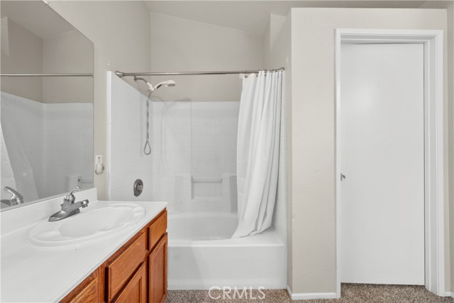 6327 W Avenue J5, Lancaster CA: https://media.crmls.org/medias/e778da9a-6c36-4bdb-8450-5fba28cbe192.jpg