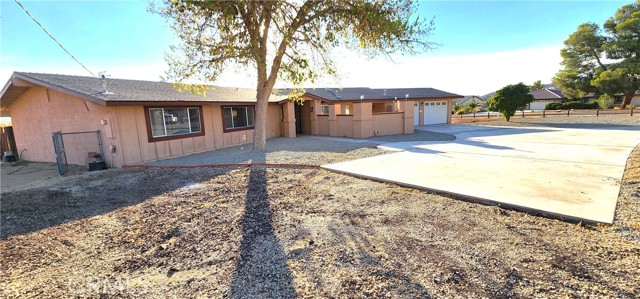 Detail Gallery Image 3 of 74 For 16257 Saint Timothy Rd, Apple Valley,  CA 92307 - 3 Beds | 2 Baths