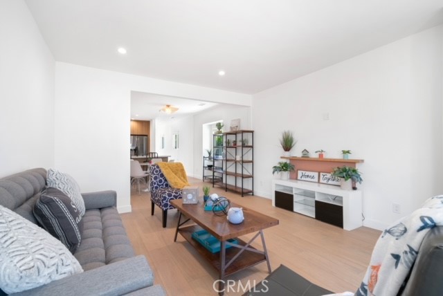 2672 Newell Street, Los Angeles CA: https://media.crmls.org/medias/e7798bc4-5316-425a-b6b8-e9a9655cd191.jpg