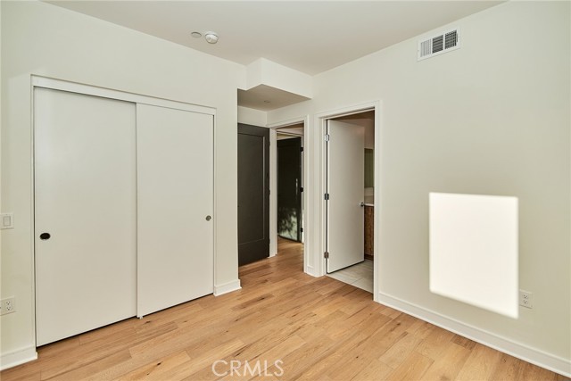1050 N Joels Place, Los Angeles CA: https://media.crmls.org/medias/e779bd1e-f5fb-48be-832f-1fc7d964a5d2.jpg