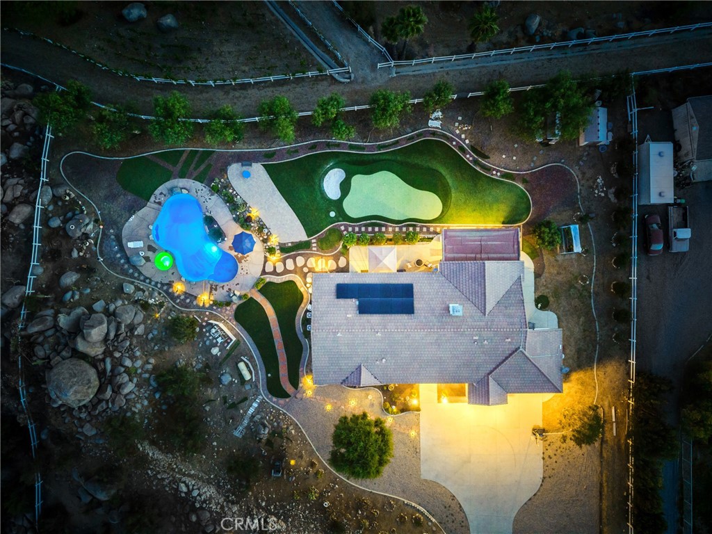 https://media.crmls.org/medias/e779e553-c2b4-4005-9e97-f1700fda3d21.jpg?preset=X-Large