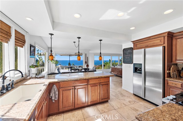 Detail Gallery Image 10 of 57 For 875 Coast View Dr, Laguna Beach,  CA 92651 - 4 Beds | 2 Baths