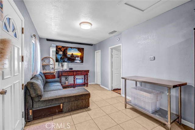 10517 Firmona Avenue, Inglewood CA: https://media.crmls.org/medias/e77aa348-e485-4e7e-93c1-b5956b29ae13.jpg