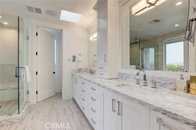 665 19th Street, Manhattan Beach, California 90266, 5 Bedrooms Bedrooms, ,7 BathroomsBathrooms,Residential,Sold,19th,SB22011803