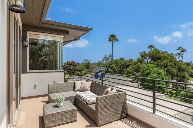 Detail Gallery Image 16 of 20 For 1542 Manhattan Beach Bld, Manhattan Beach,  CA 90266 - 4 Beds | 4 Baths