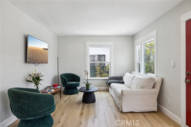 4562 W 17th Street, Los Angeles CA: https://media.crmls.org/medias/e77bee12-d1a2-44ff-8378-eccea7564eaa.jpg