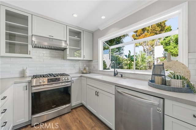 Detail Gallery Image 11 of 37 For 2214 Vista Hogar, Newport Beach,  CA 92660 - 4 Beds | 2/1 Baths