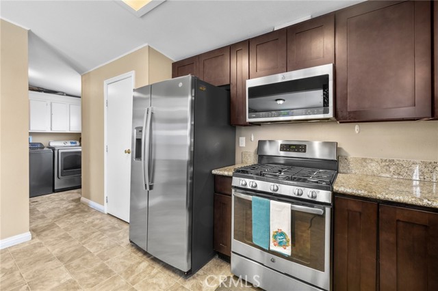 1550 Rimpau Avenue, Corona CA: https://media.crmls.org/medias/e77e8112-b531-458f-80dc-b7b7dcf62b3e.jpg